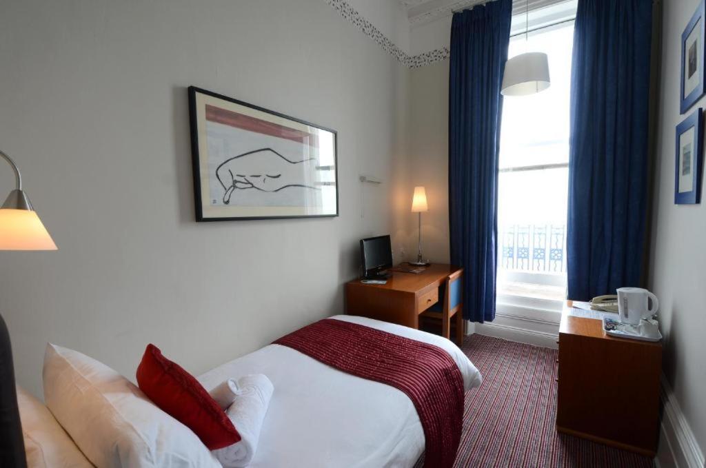 Oyo West Rocks Townhouse Hotel Eastbourne Exterior photo