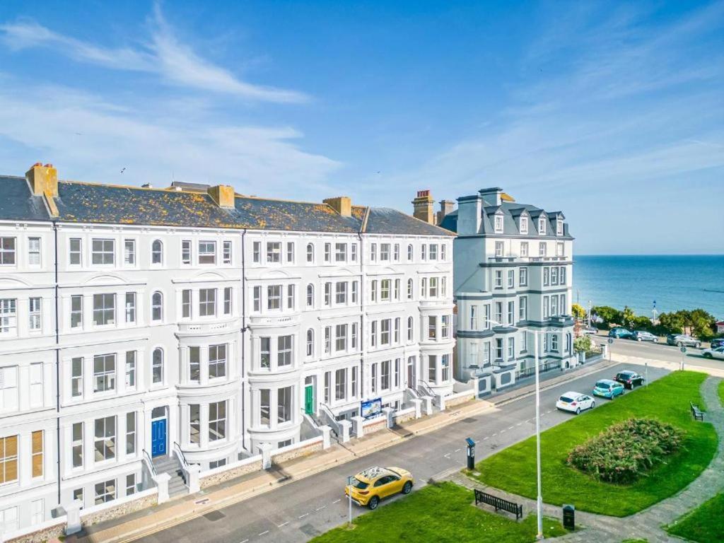 Oyo West Rocks Townhouse Hotel Eastbourne Exterior photo