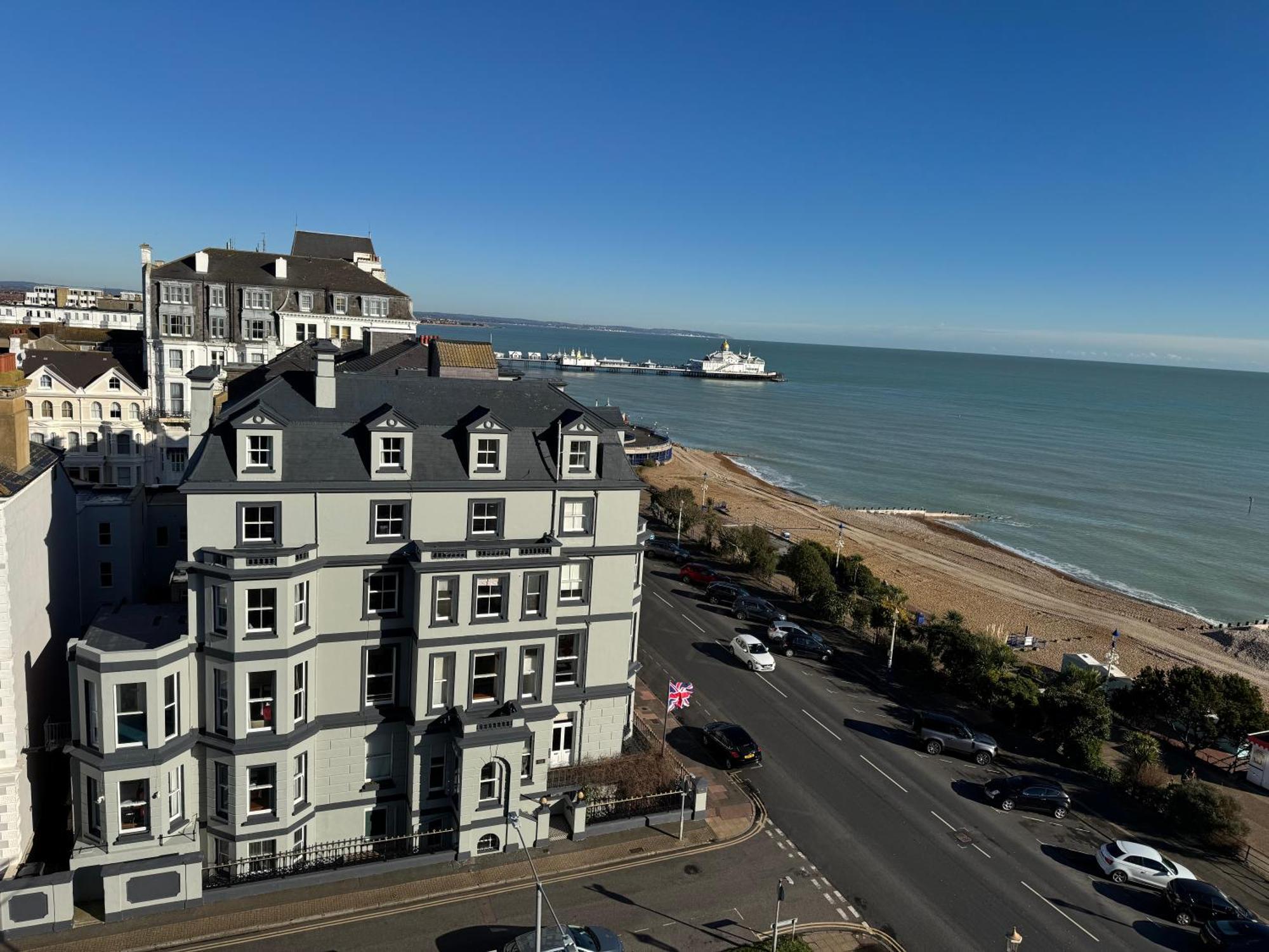 Oyo West Rocks Townhouse Hotel Eastbourne Exterior photo