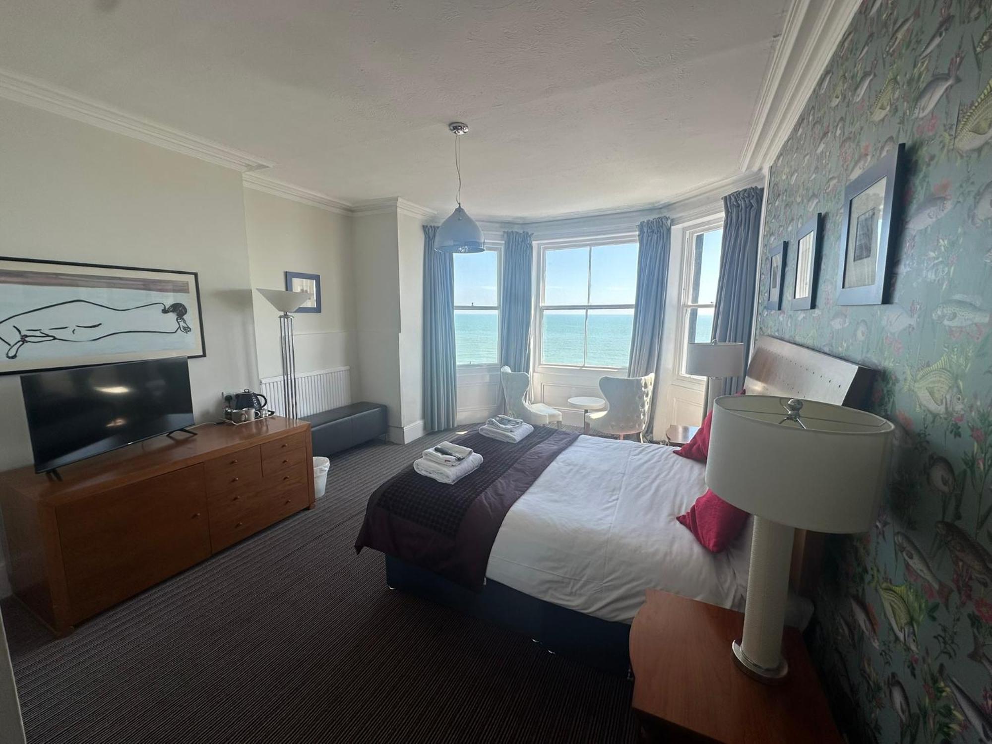Oyo West Rocks Townhouse Hotel Eastbourne Exterior photo